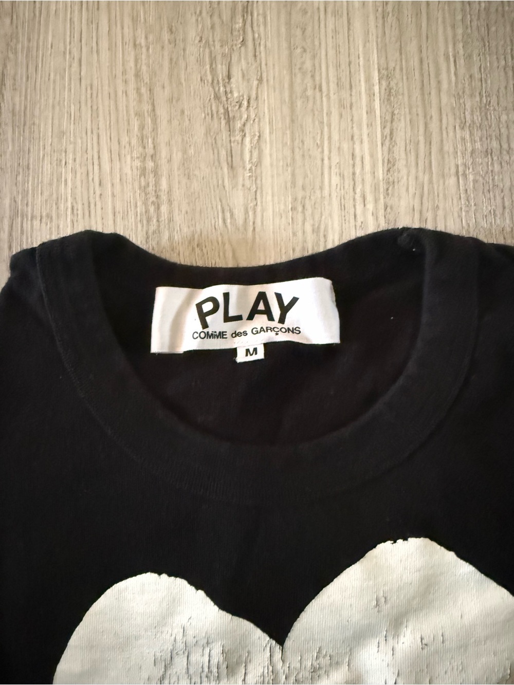 Like new Comme De Garçons PLAY Black Graphic Heart Tee with Red heart - Picture 2 of 4